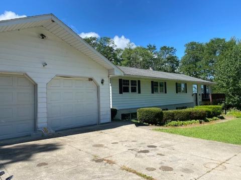 6085 Clark Rd, Erie, PA 16510