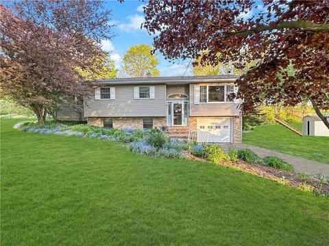 76 Mill St, Sandy Lake, PA 16145