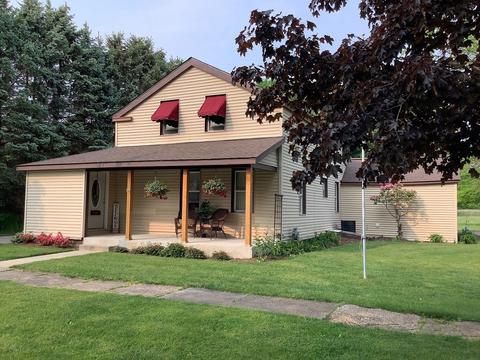 149 Myrtle St, Girard, PA 16417