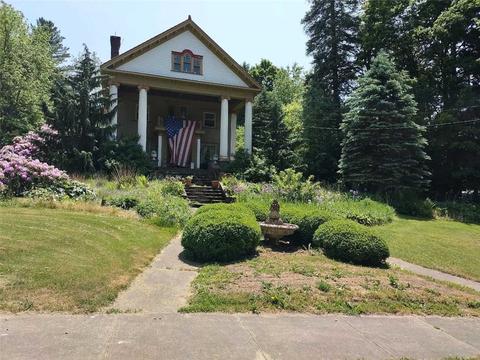 160 E Adams St, Cochranton, PA 16314