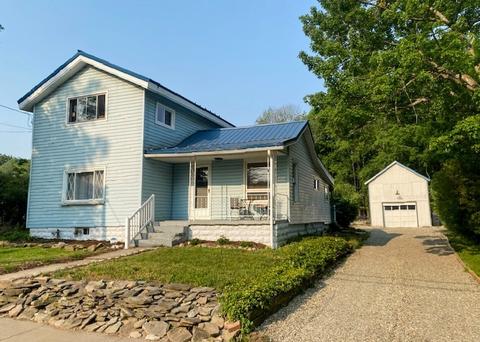 14584 S Main St, Waterford, PA 16441