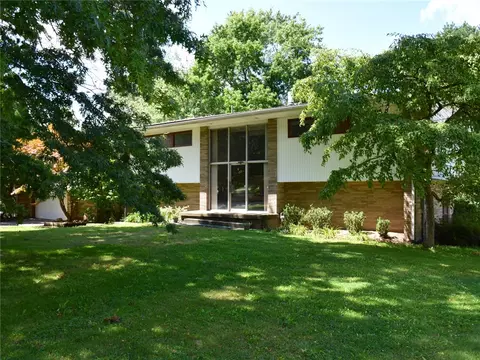 916 Maple Ln, Meadville, PA 16335