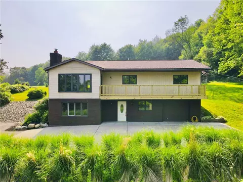 9940 Jones Rd, Erie, PA 16510