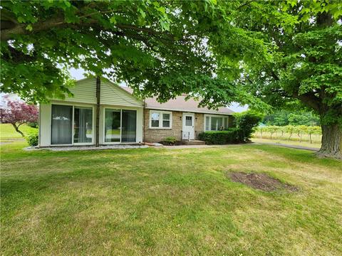 1040 Freeport Rd, North East, PA 16428
