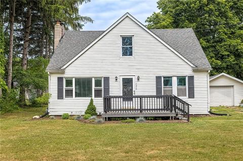 7376 Chestnut St, Fairview, PA 16415
