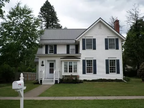 128 E 5th St, Waterford, PA 16441