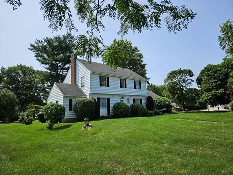 6213 W Lake Rd, Erie, PA 16505