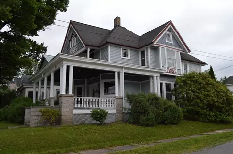203 Beach Ave, Cambridge Springs, PA 16403