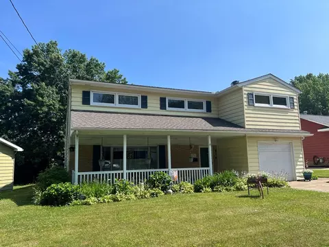 634 Pin Oak Dr, Erie, PA 16504