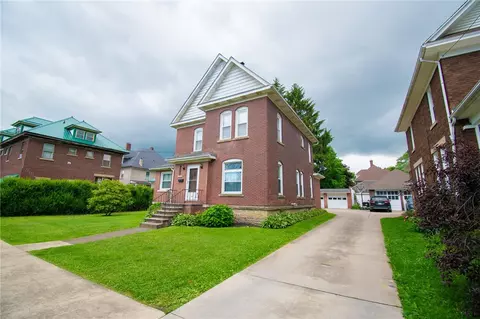 16 W Congress St, Corry, PA 16407