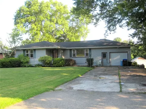 1715 S Judy Lynn Dr, Farrell, PA 16121