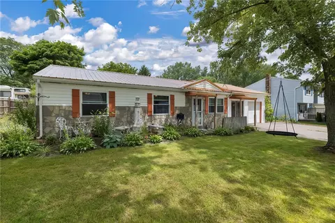 1902 Asheboro Dr, Erie, PA 16510