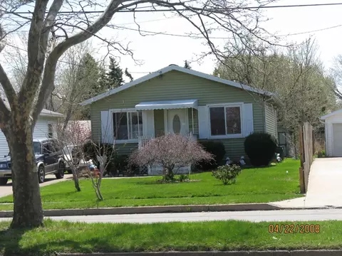 2217 Fairmont Pkwy, Erie, PA 16510