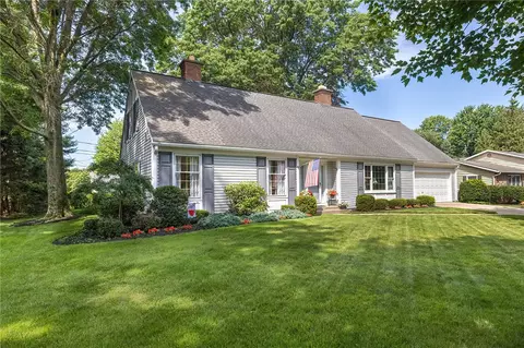 808 Wedgewood Dr, Erie, PA 16505