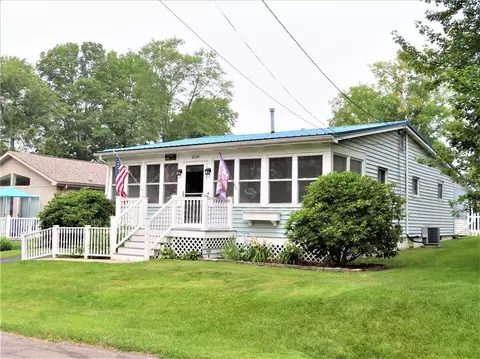 12044 Lakeview Dr, Conneaut Lake, PA 16316