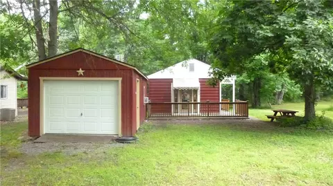1600 Lakeview Dr, Jamestown, PA 16134