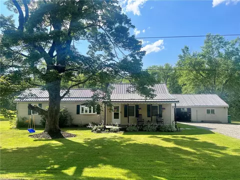 19011 French Creek Dr, Saegertown, PA 16433