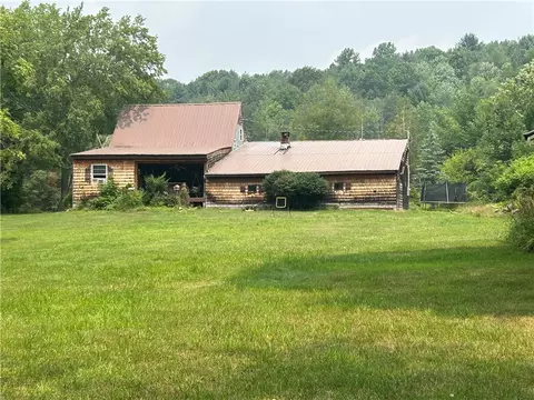 476 E Columbus Ave, Corry, PA 16407 photo 3