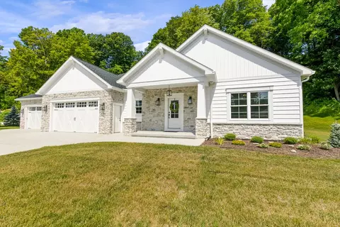 1704 Grist Mill Dr, North East, PA 16428