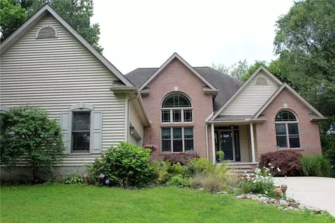 900 Pasadena Dr, Erie, PA 16505