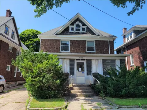 1028 W 7th St, Erie, PA 16502