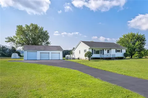 10349 Sunrise Dr, North East, PA 16428