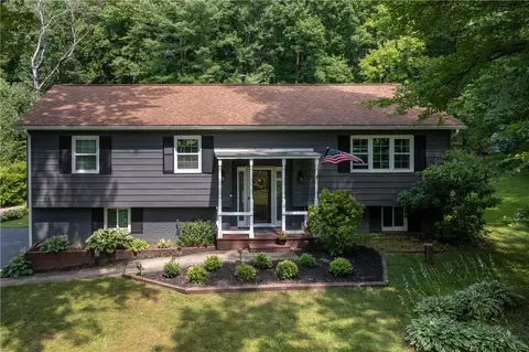 3030 Springwood Dr, Sharpsville, PA 16150