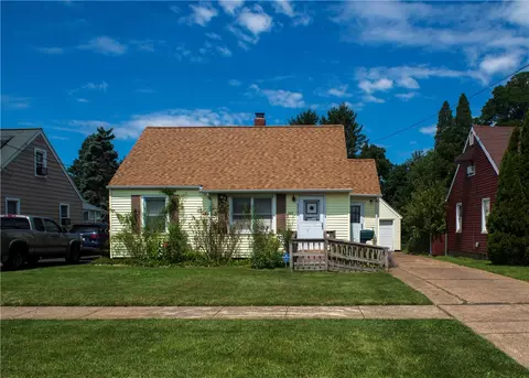 2318 Fairmont Pkwy, Erie, PA 16510