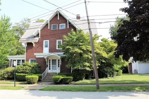 34 S Pearl St, North East, PA 16428