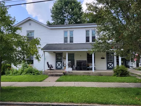 121 Waterford St, Edinboro, PA 16412