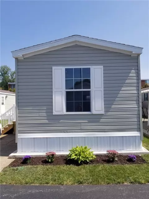 901 Douglas Dr, Erie, PA 16505