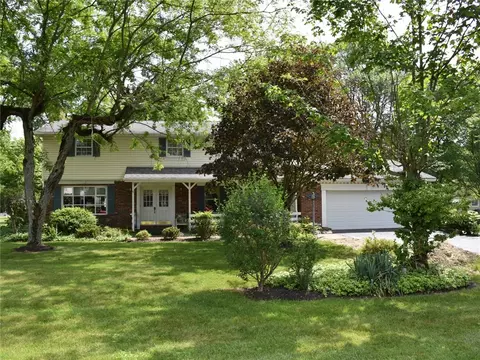 12533 Lakeside Dr, Conneaut Lake, PA 16316