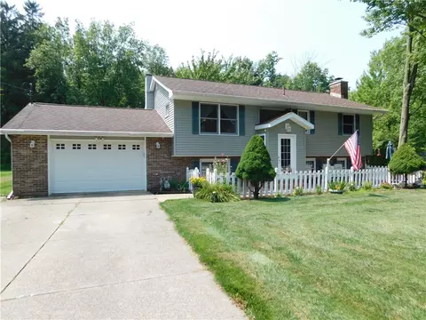 1002 Villa Sites Ave, Harborcreek, PA 16421