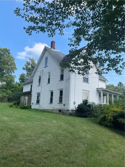 126 N Main St, Springboro, PA 16435