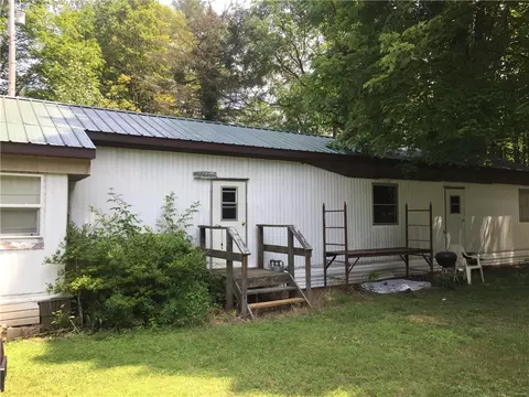 10265 Bessemer St, Conneaut Lake, PA 16316