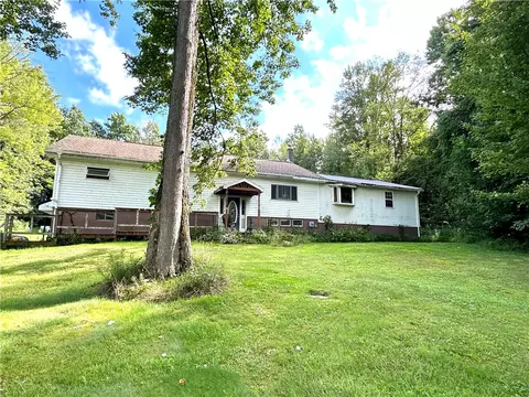 10763 Cross Station Rd, Girard, PA 16417