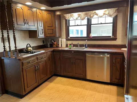 549 Wayne St, Corry, PA 16407 photo 3