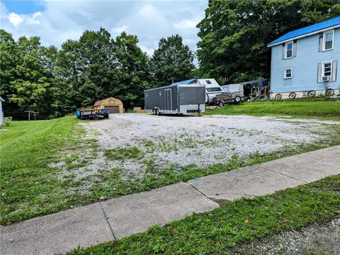 10262 E Crane St, Cranesville, PA 16410