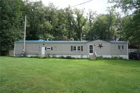14517 Depot St, Waterford, PA 16441