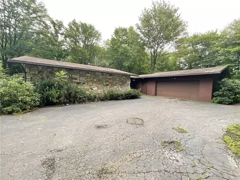 8157 Morehouse Rd, Erie, PA 16509