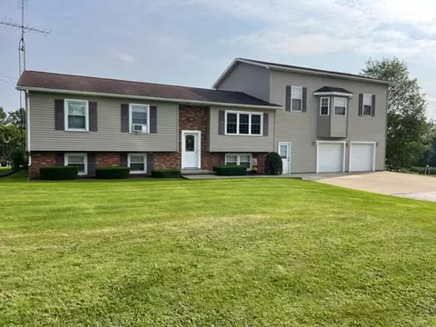9961 Adamsville Rd, Hartstown, PA 16131