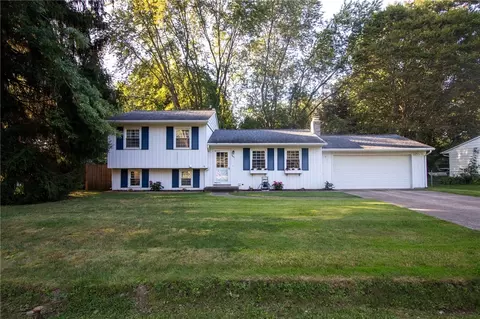 201 Valley View Dr, Edinboro, PA 16412