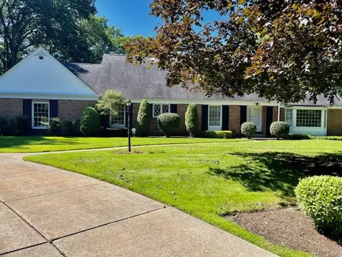 4620 Harborview Dr, Erie, PA 16508