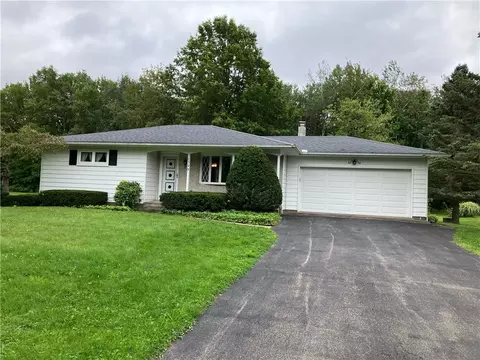 2399 Kosiorek Dr, Erie, PA 16509
