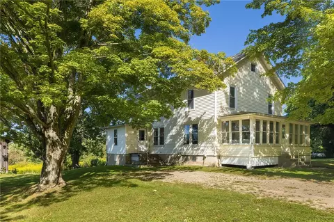 10142 Fry Rd, Mckean, PA 16426