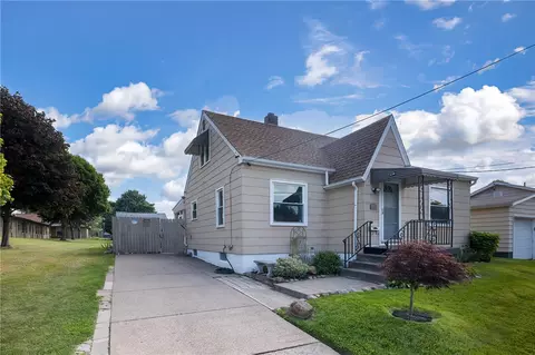 2715 Melrose Ave, Erie, PA 16508