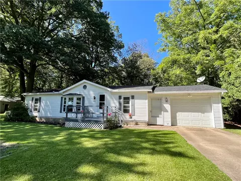 4478 Emmett Dr, Erie, PA 16511