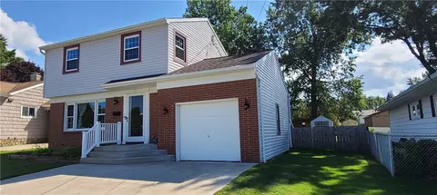707 Pin Oak Dr, Erie, PA 16504