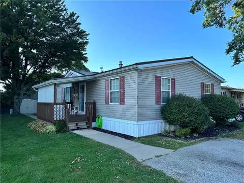 4552 N Park Ln, Erie, PA 16506