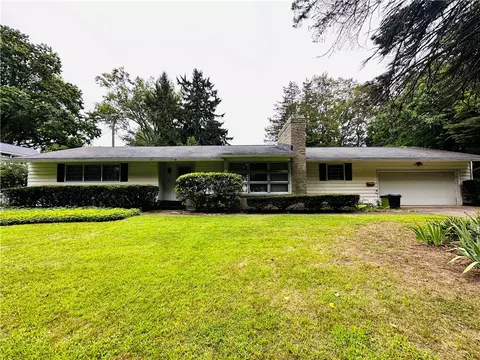 2185 S Shore Dr, Erie, PA 16505